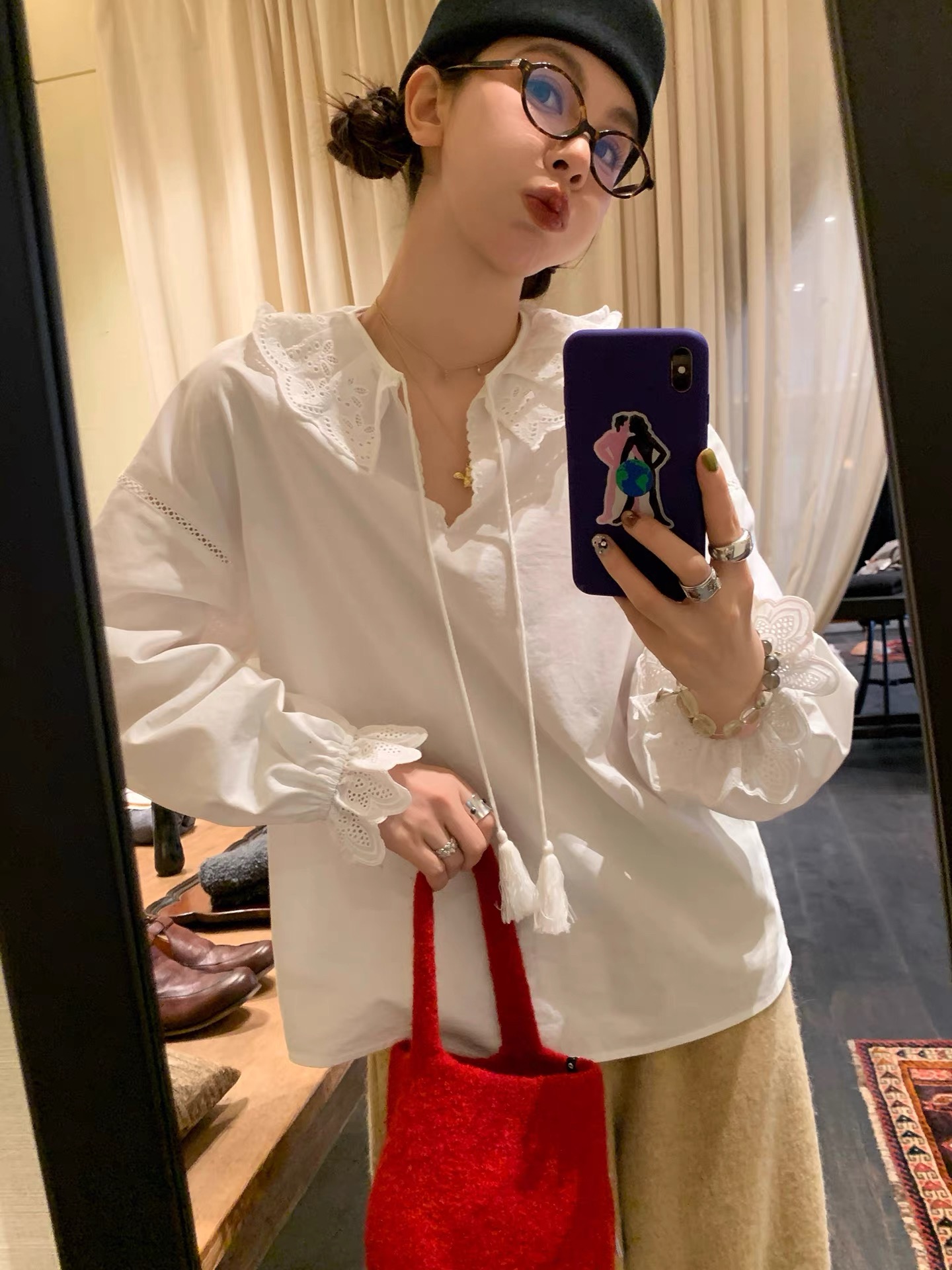 周美美     别样流苏复古绑带镂空刺绣花边领叠穿衬衫