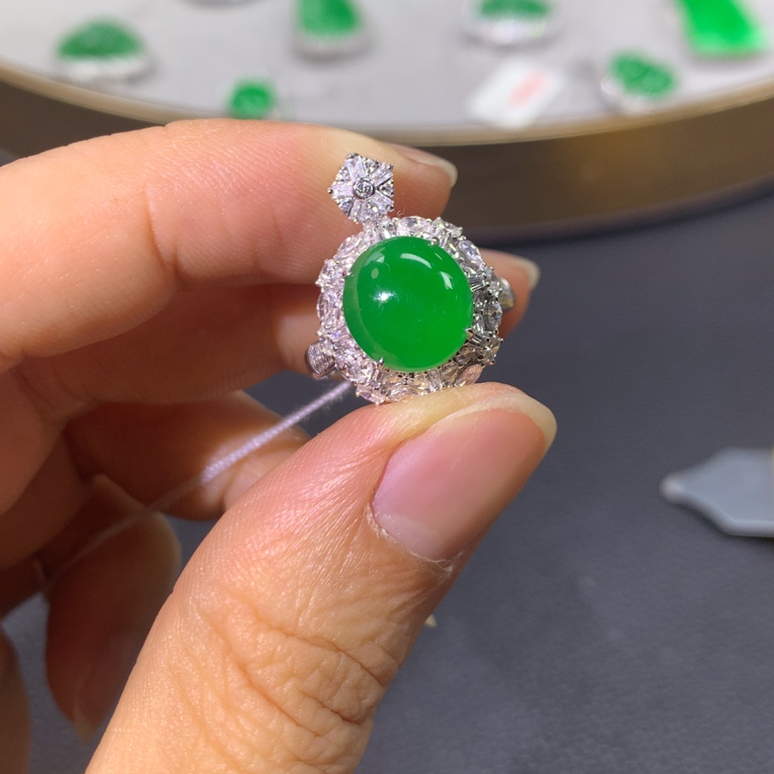 翡翠戒指18K金镶嵌翡翠