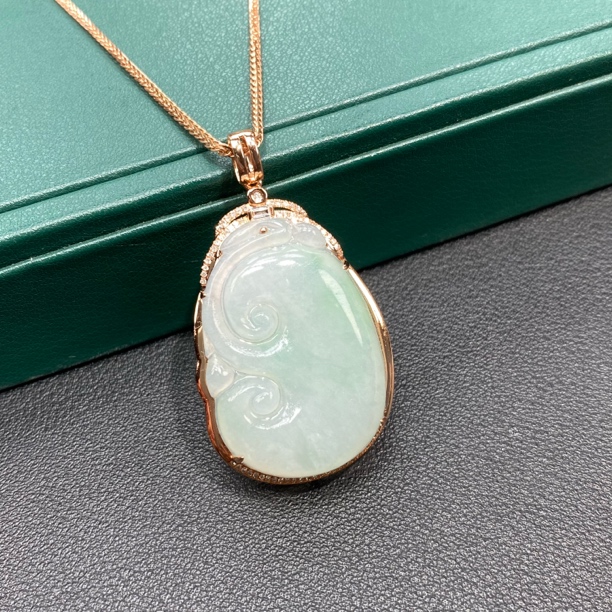 绰丽珠宝18K金镶嵌钻石天然翡翠 主石：7.42g