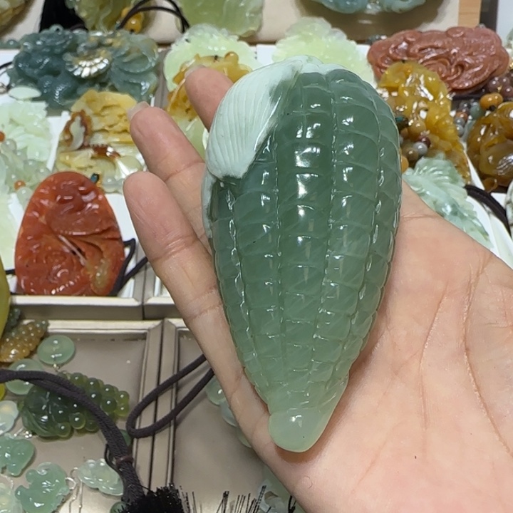 蛇纹石玉吊坠未镶嵌