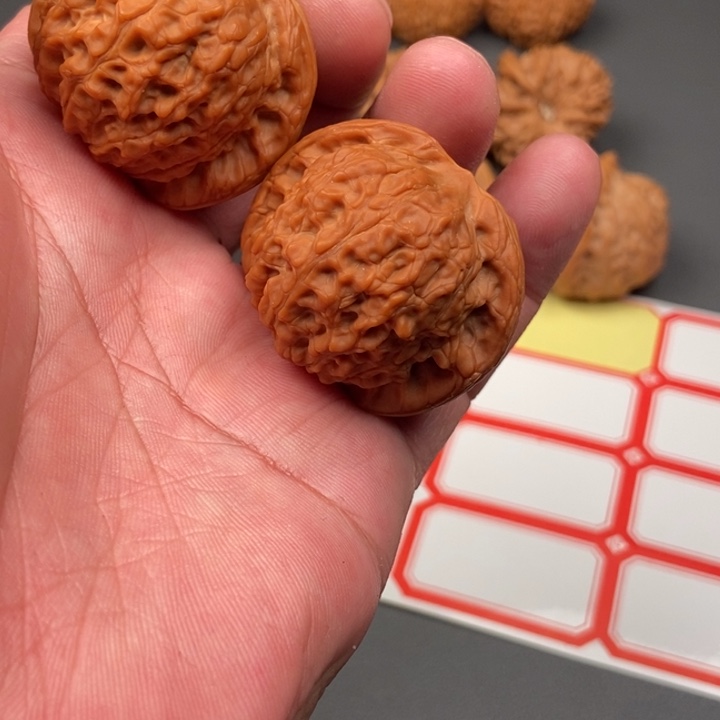 默***^吊坠桃核血麒麟狮子头核桃