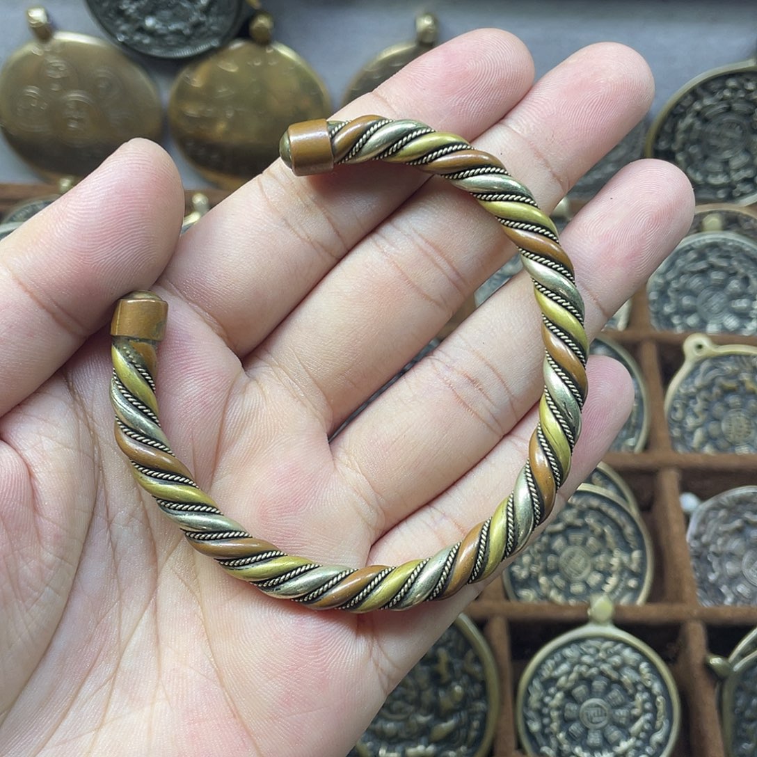 手工麻花手镯一个