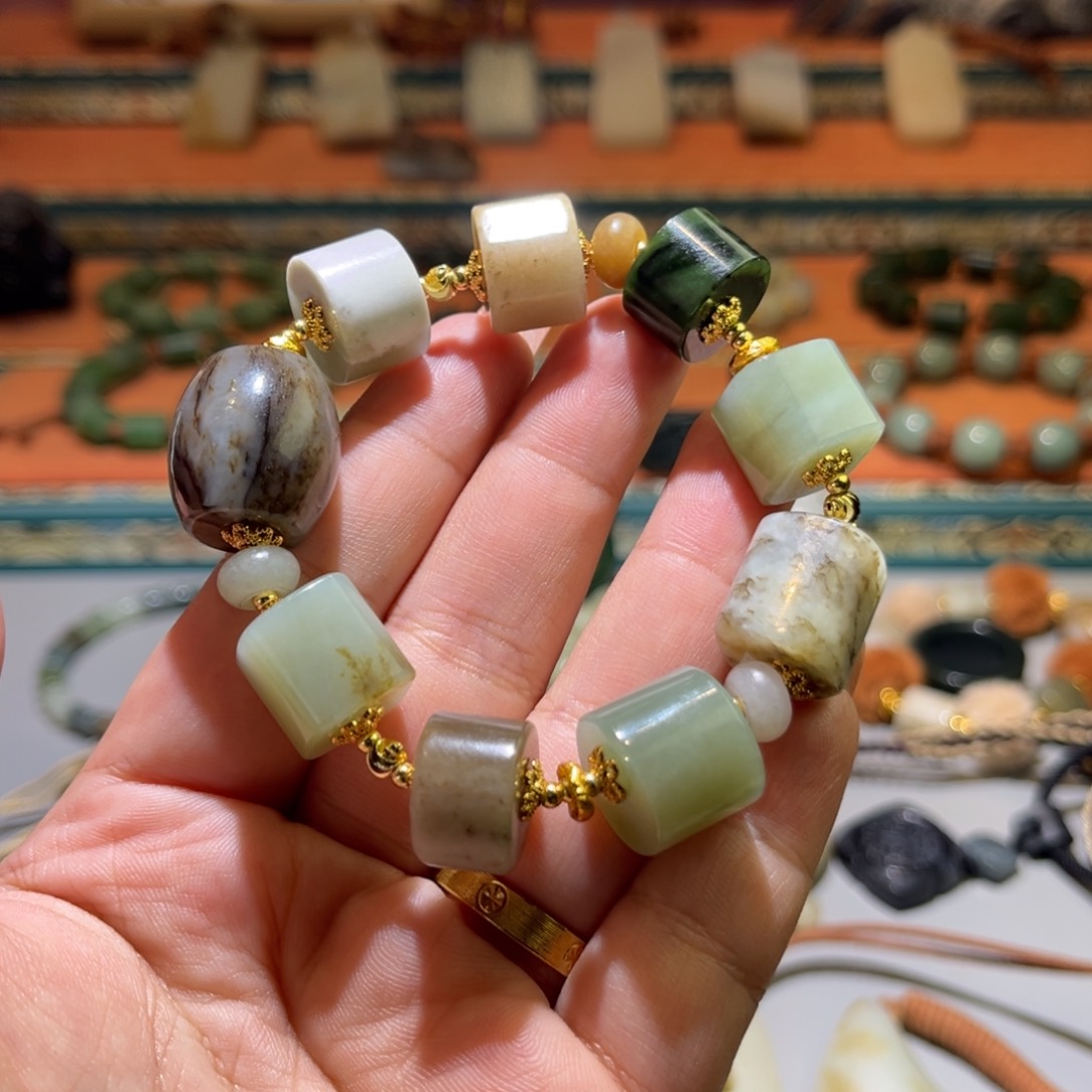 颈饰未镶嵌和田玉蟠**大