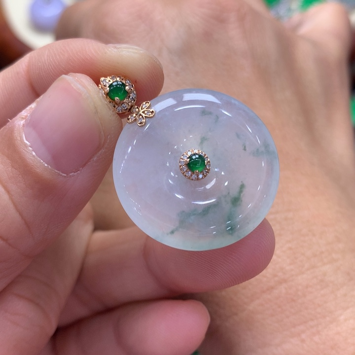 翡翠吊坠(不含链)18K金镶嵌L**。