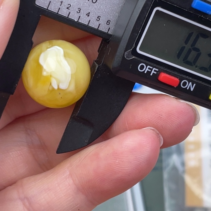 蜜蜡未镶嵌裸石微瑕762