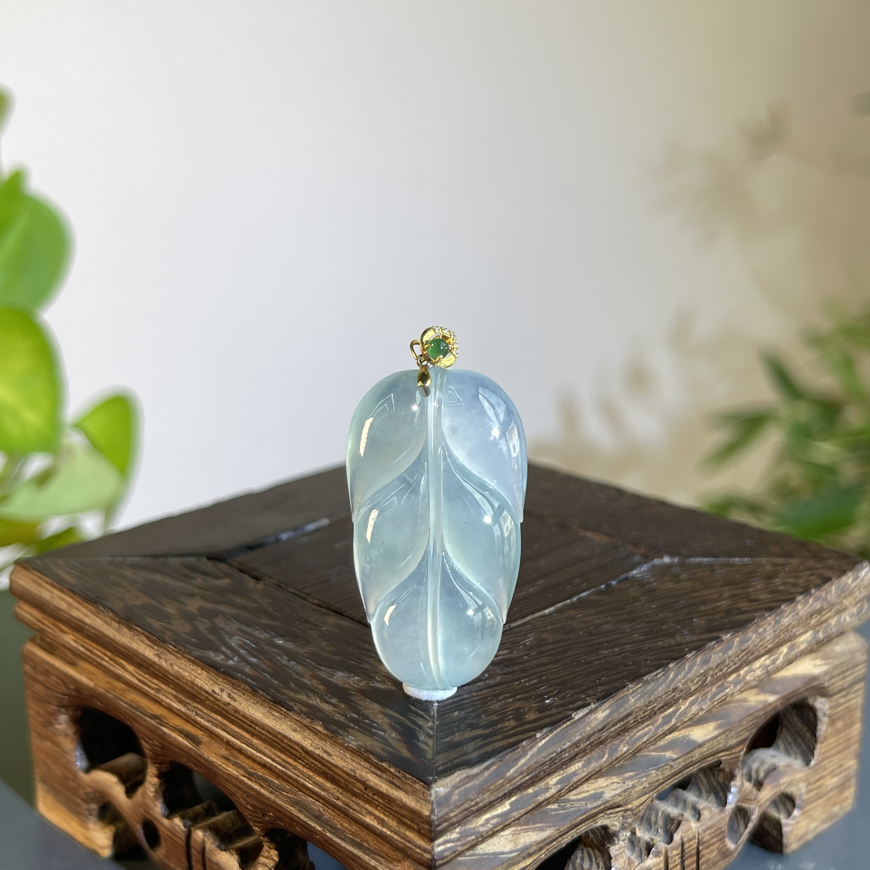 JXA09-112  天然缅甸A货翡翠    18K金扣大业有成