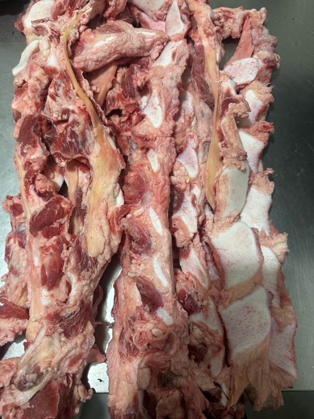 清真公牛脊骨边。脆骨板筋带肉