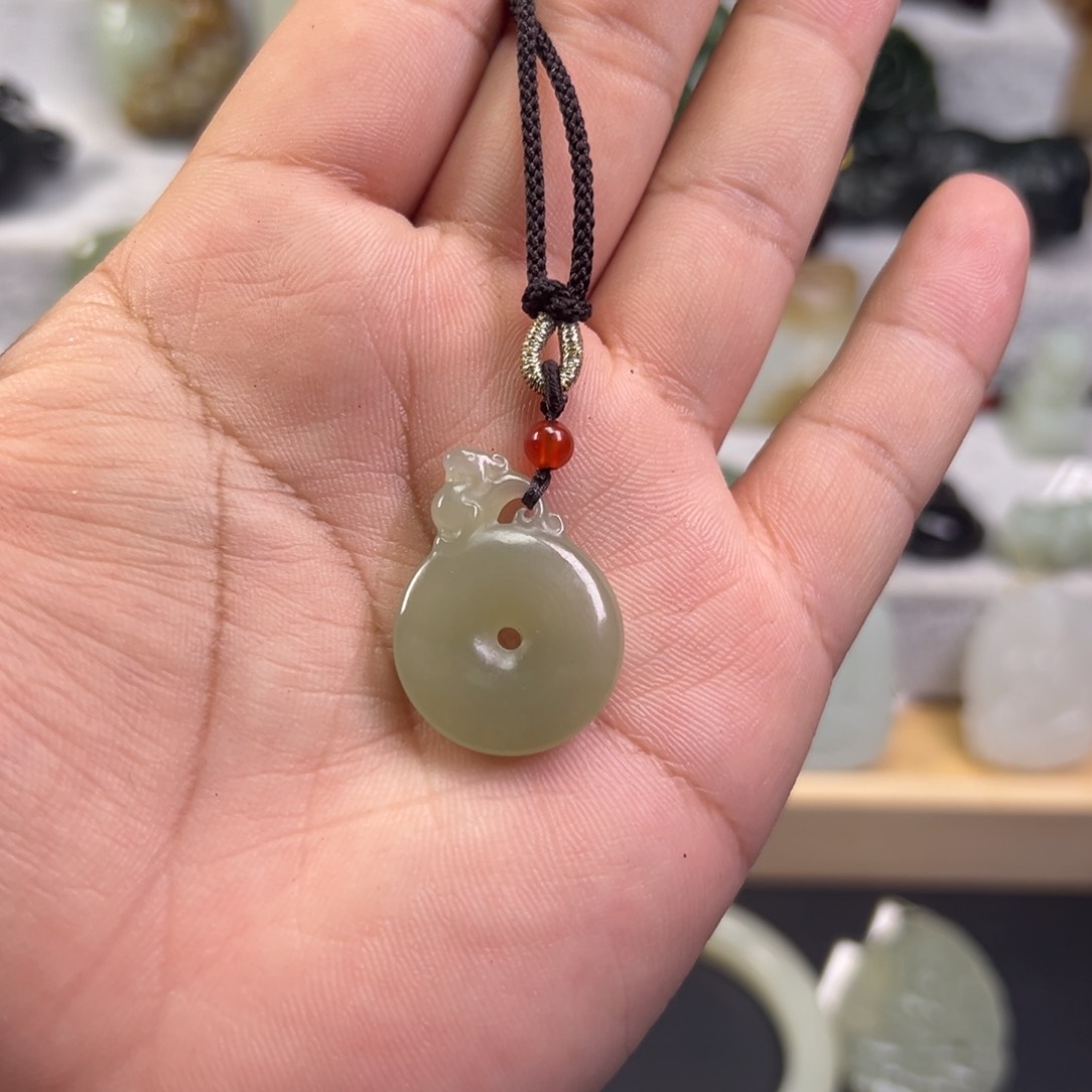 和田玉颈饰未镶嵌