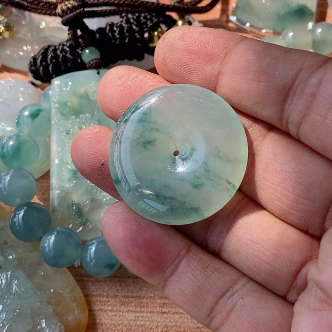 翡翠颈饰未镶嵌翡翠