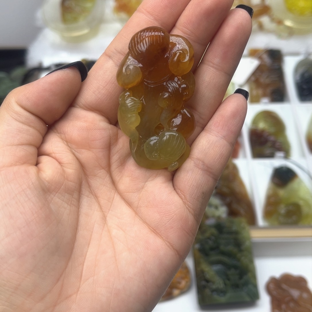 蛇纹石玉颈饰未镶嵌