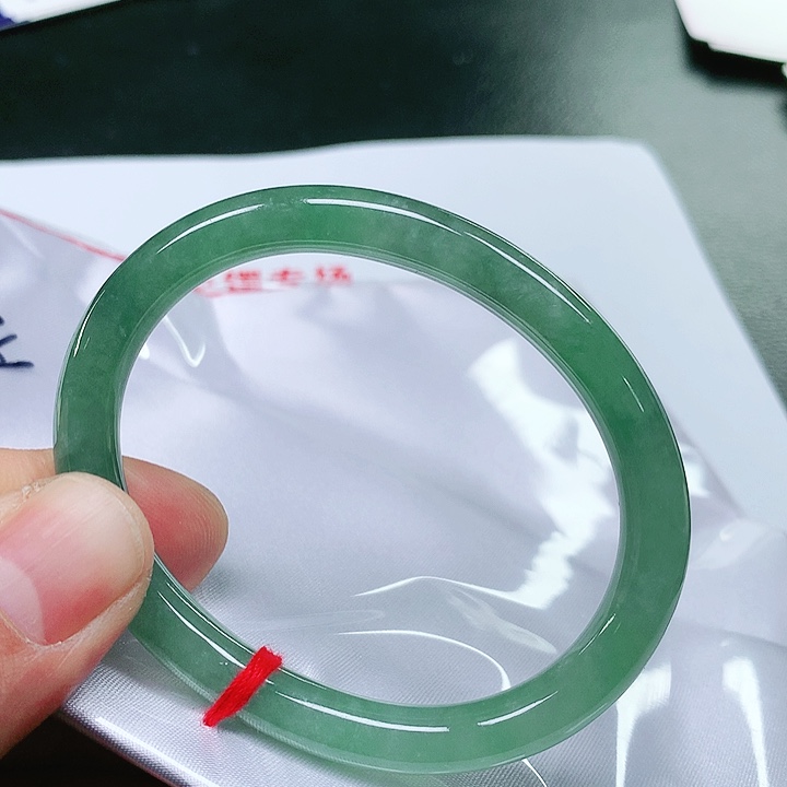 翡翠手镯未镶嵌翡翠手镯未镶嵌 贵妃