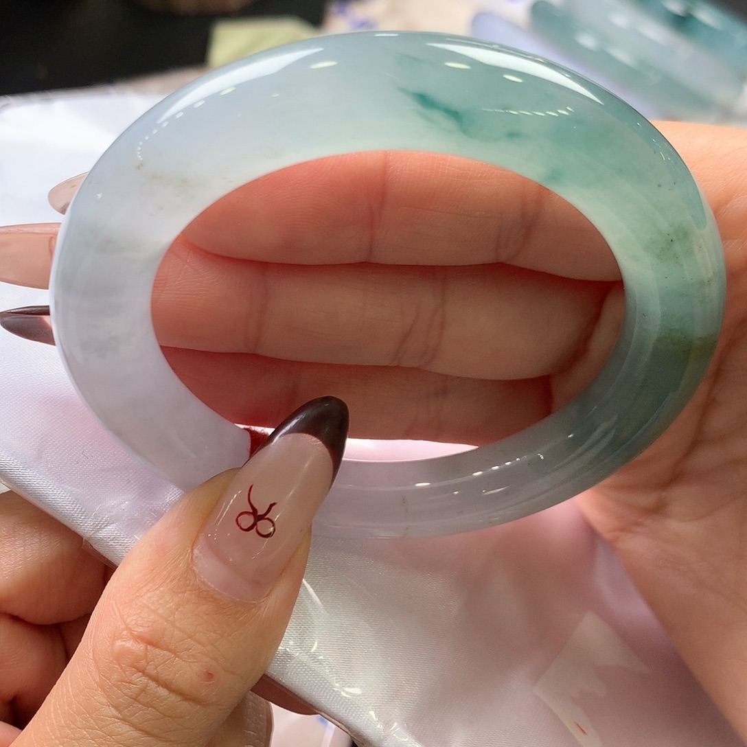 翡翠未镶嵌手镯（圆镯）5号冰胶半山水性价比超高！