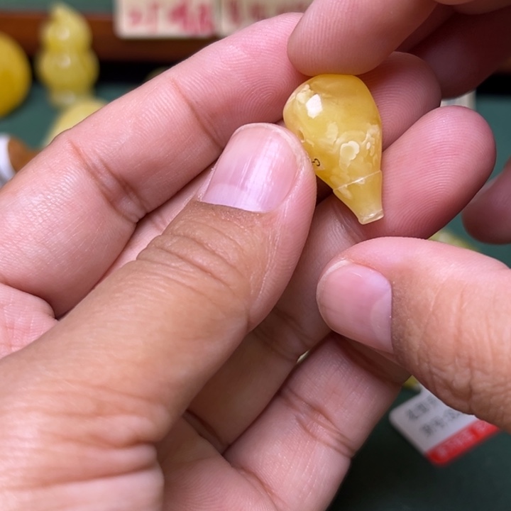 琥珀未镶嵌珠宝奇石