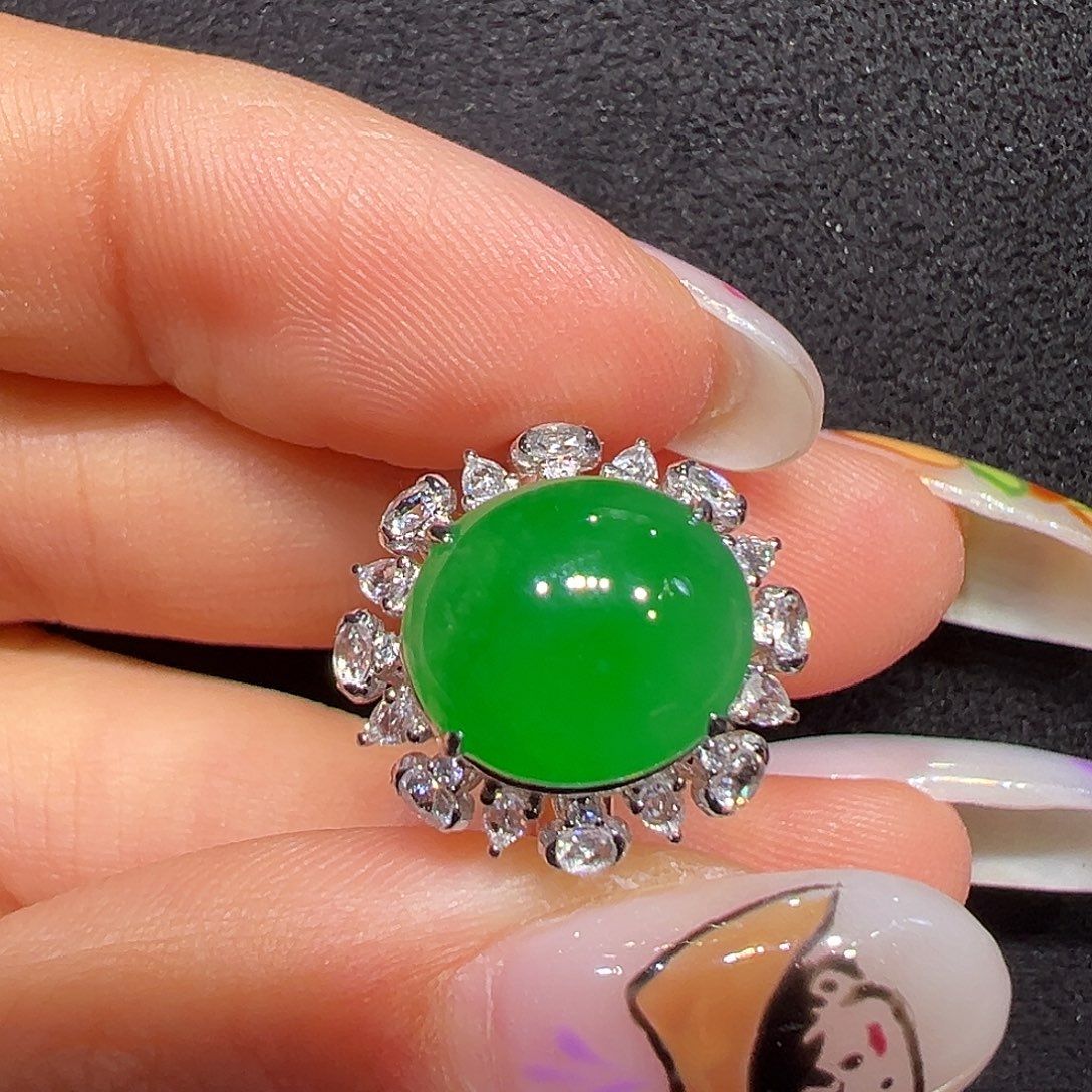 翡翠18K金镶嵌戒指蛋面