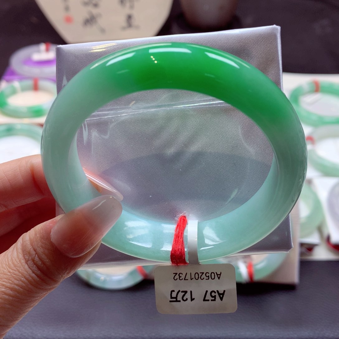 翡翠手镯未镶嵌7****1正圈56.8（89）分单