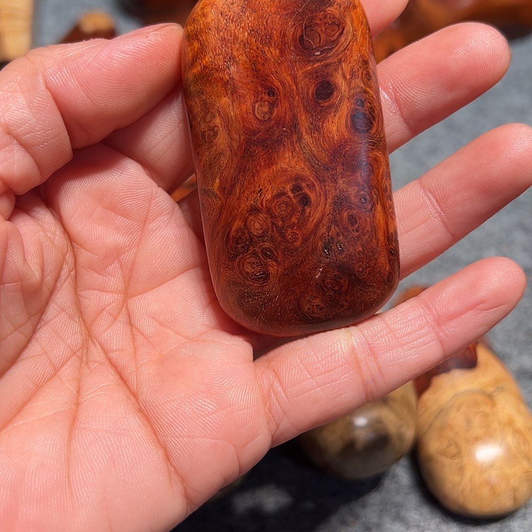 劝***良染料紫檀（血檀）赞比亚