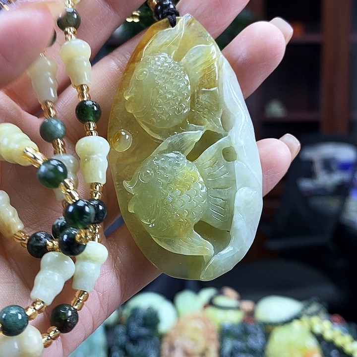 蛇纹石玉吊坠未镶嵌