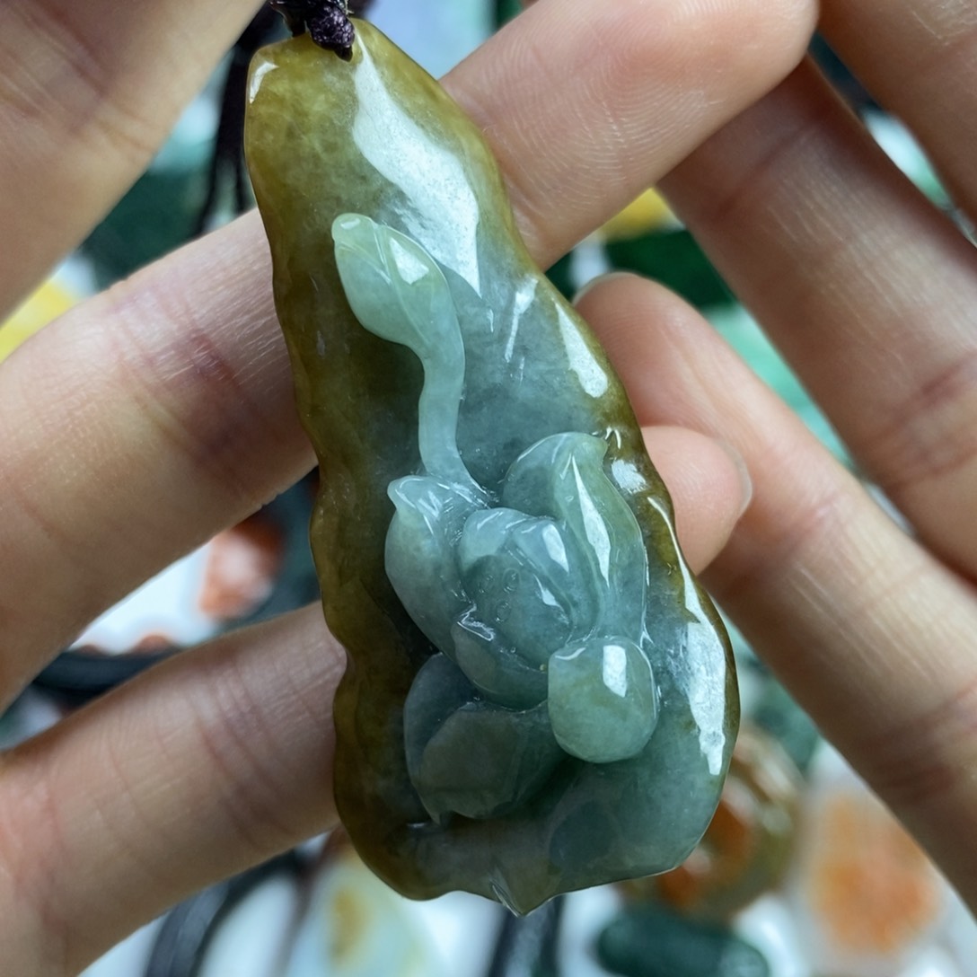 翡翠颈饰未镶嵌吊坠