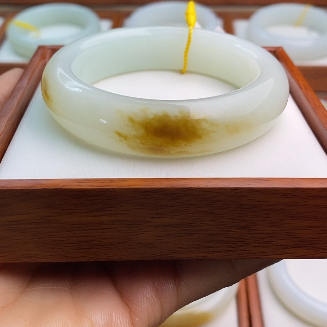 和田玉（糖玉）未镶嵌手镯