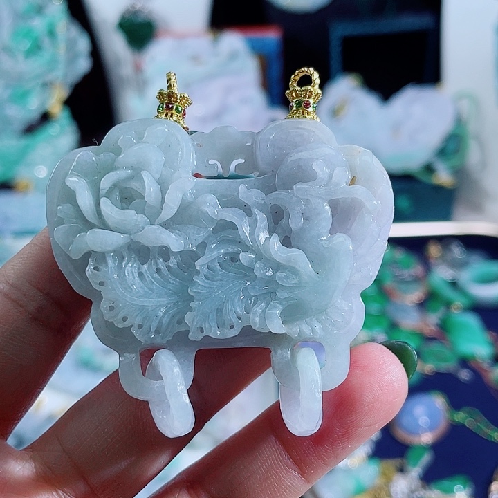 翡翠颈饰未镶嵌翡翠小锁凤穿牡丹