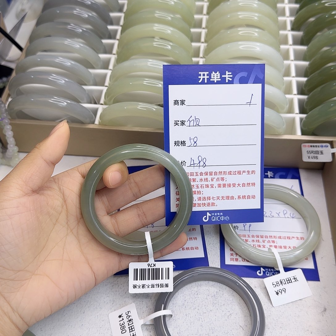 欣***啦和田玉未镶嵌手镯