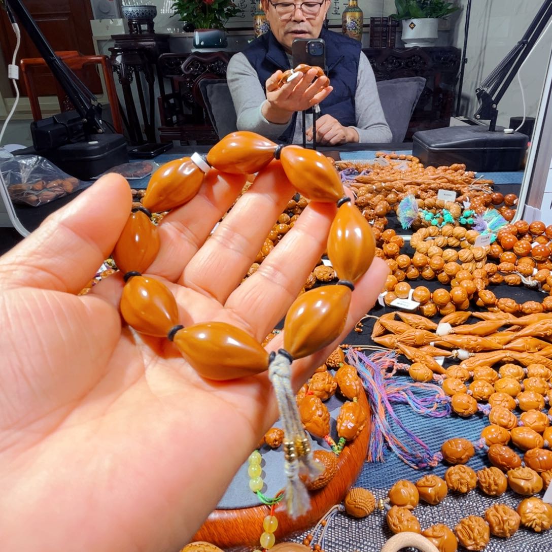 吊坠橄榄核李，串手链
