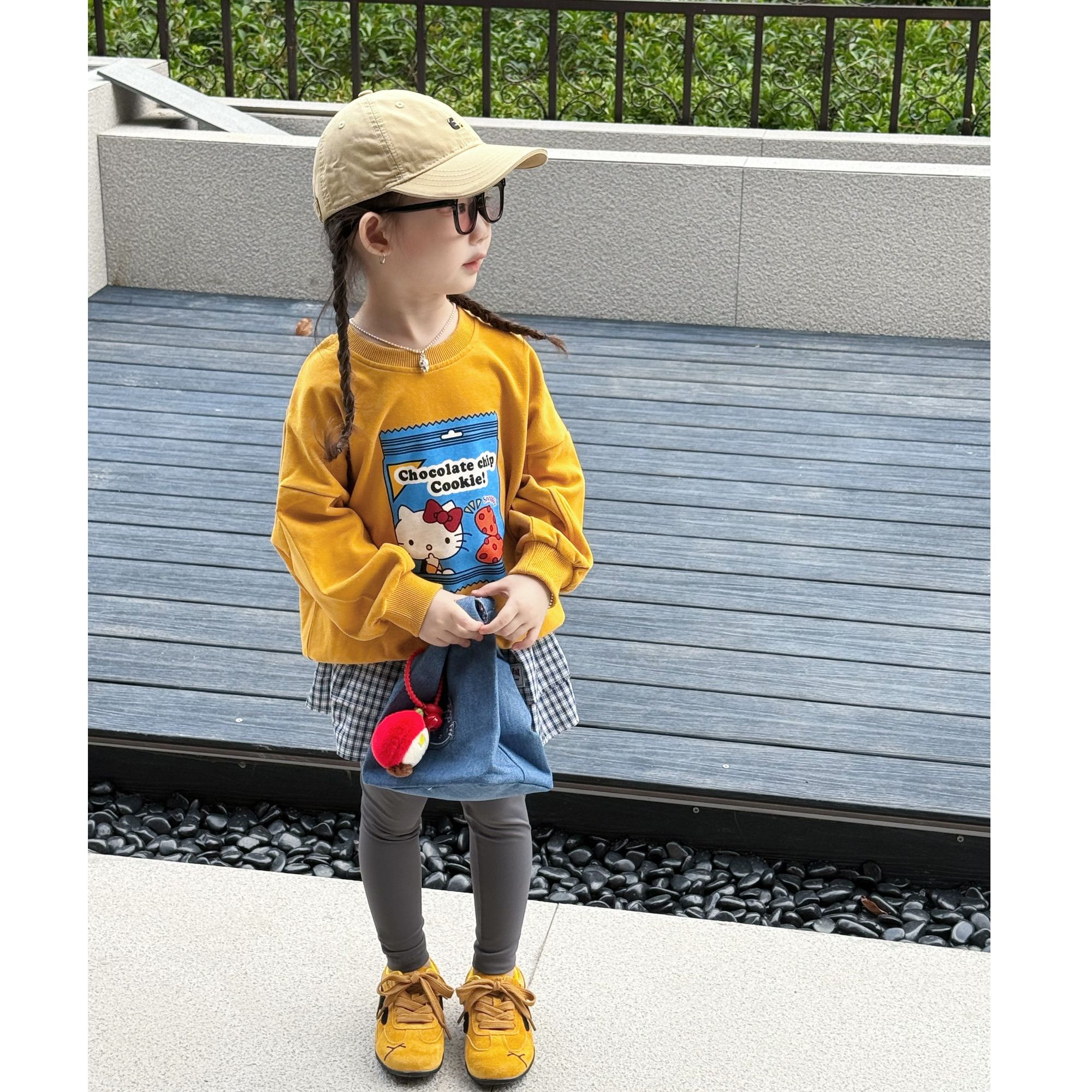 2025秋季新款女童卡通洋气卫衣时髦鲨鱼打底裤格子屁帘三件套