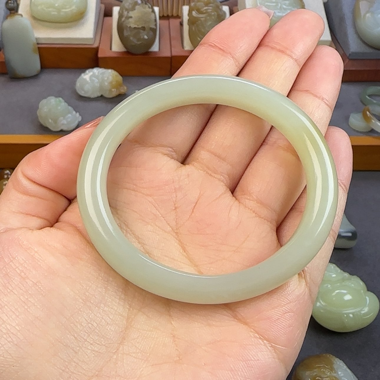 【闪购商品】和田玉手镯（贵妃镯）未镶嵌肆****花