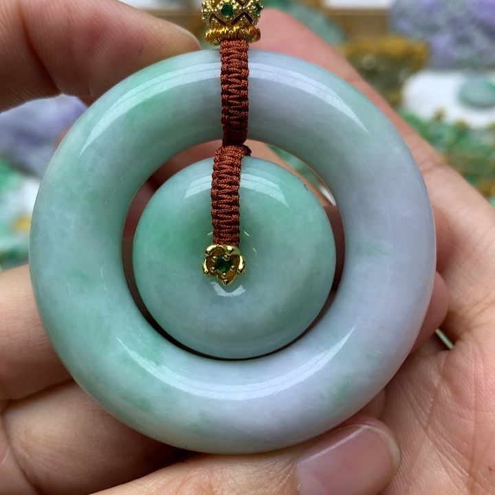 翡翠颈饰未镶嵌翡翠