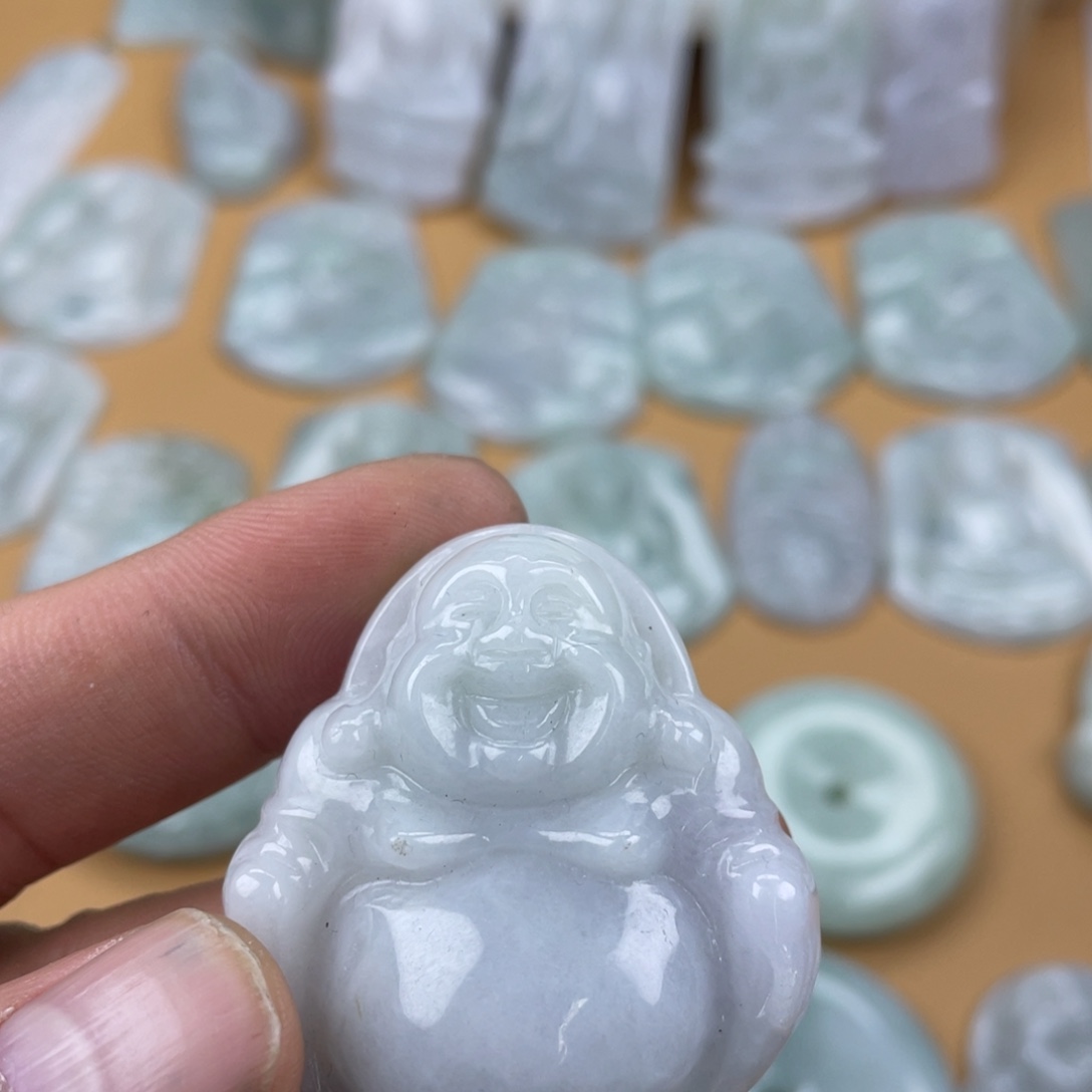 翡翠未镶嵌颈饰佛公