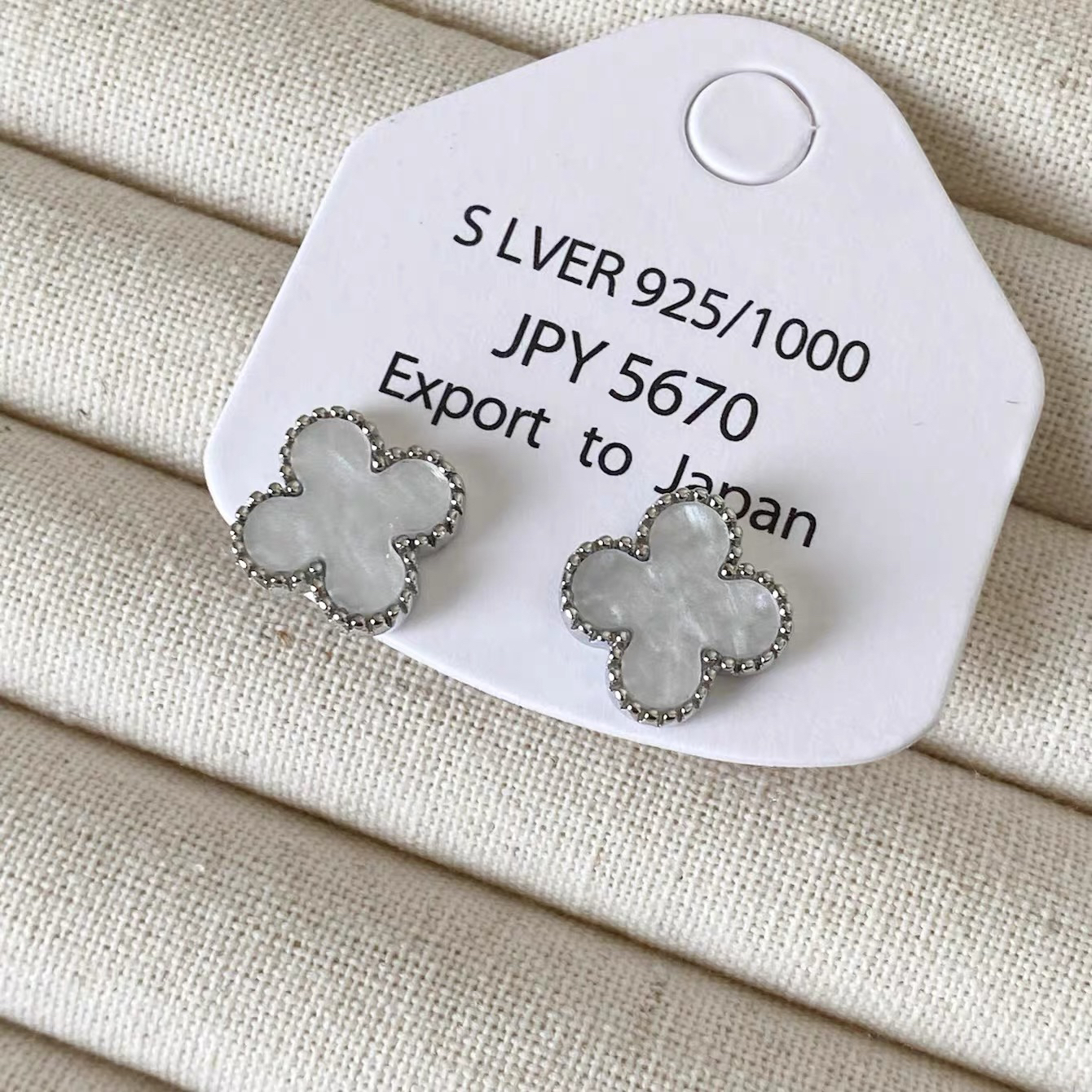 钛钢耳饰 白色四叶草耳钉101