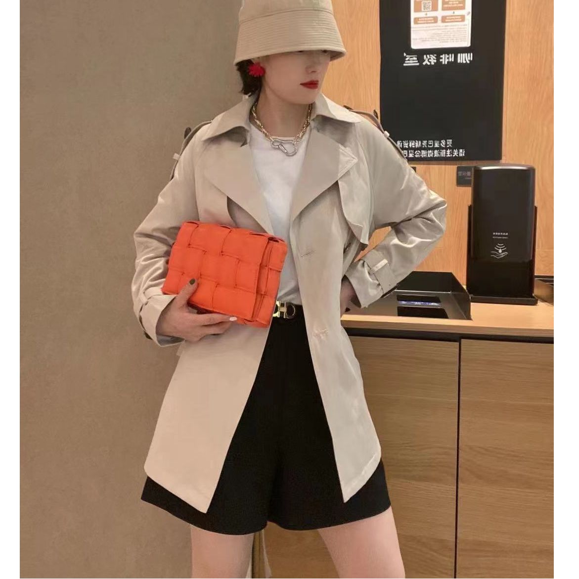 02W【秋季新款】时尚翻领收腰气质款短款风衣(3个颜色)