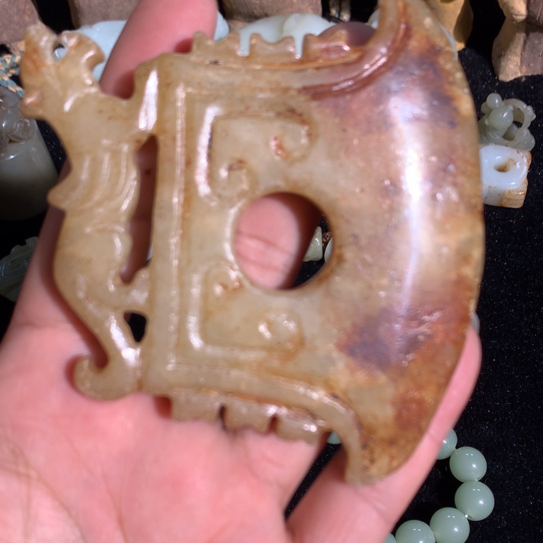 透闪石质玉未镶嵌颈饰