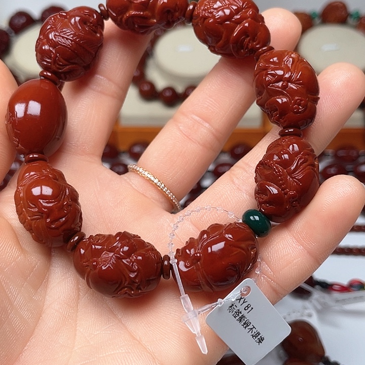 橄榄核手串陈*生包浆玉化