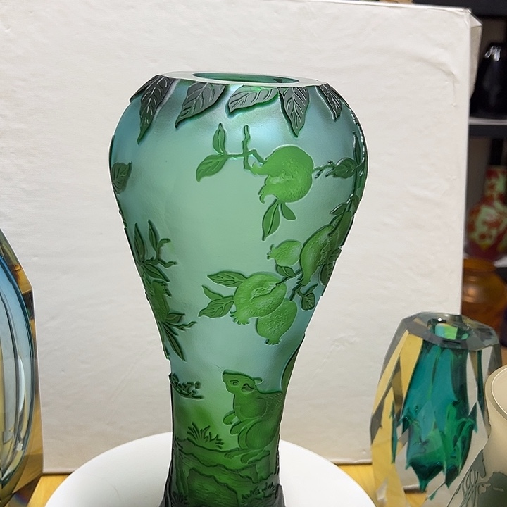 绿色雕刻花瓶花器高31口6