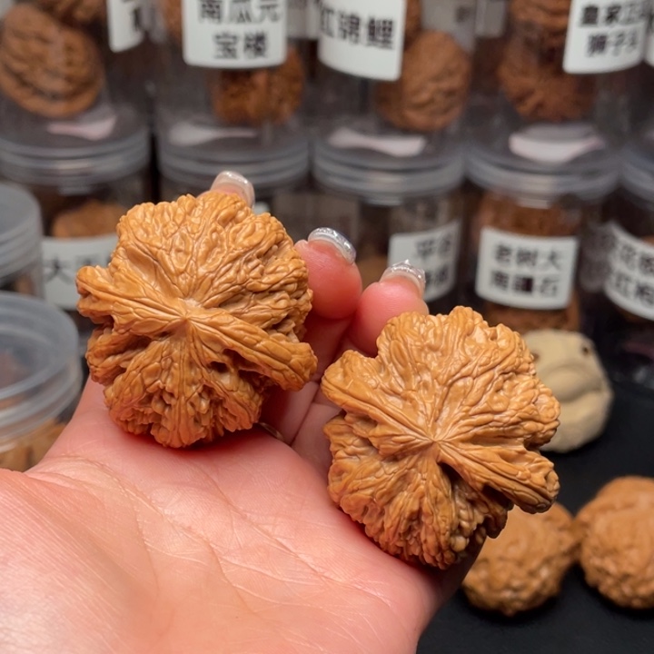 R***r文玩核桃吊坠粗筋