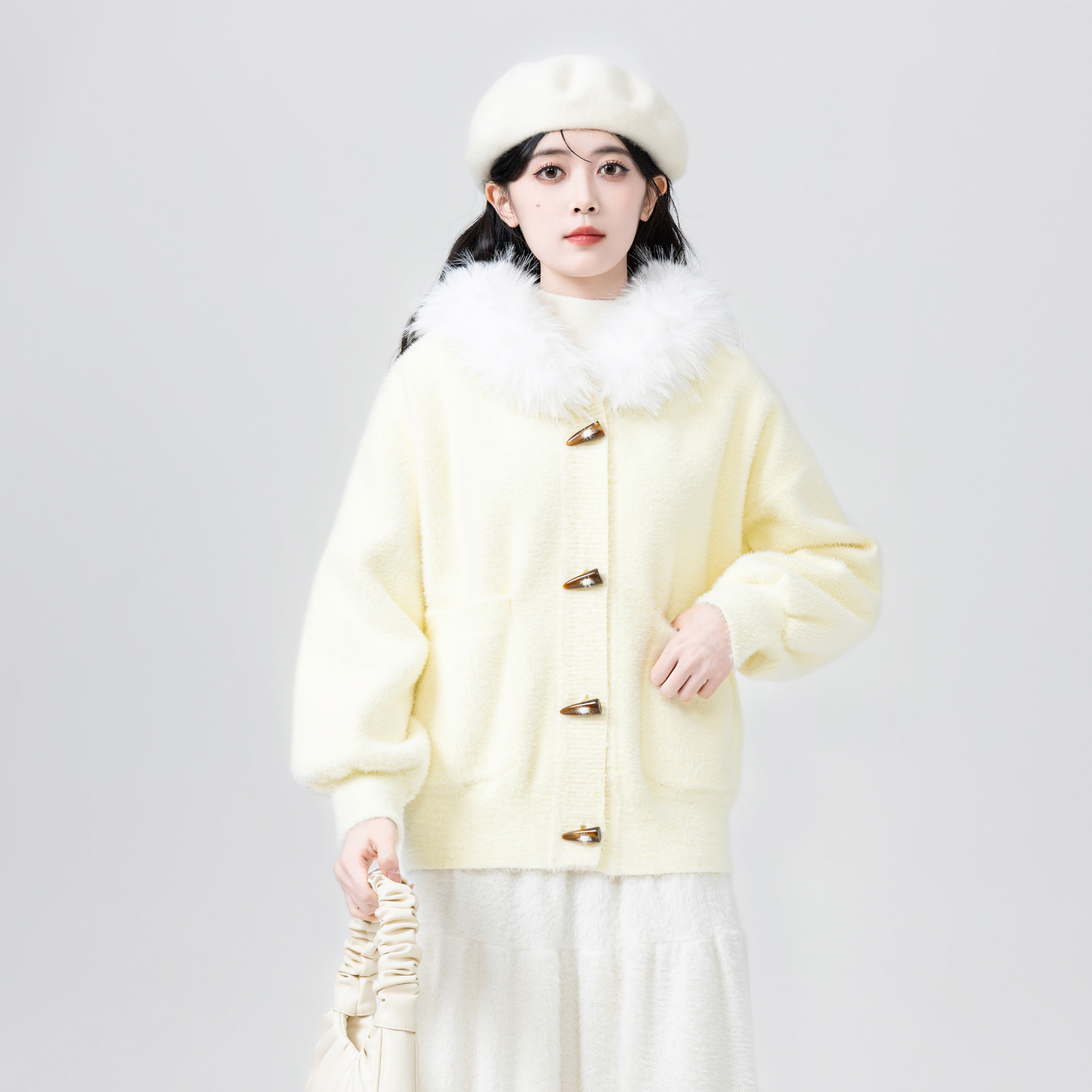 牛角扣毛领连帽毛衣外套女秋冬2025冬新款软糯水貂绒针织开衫上衣