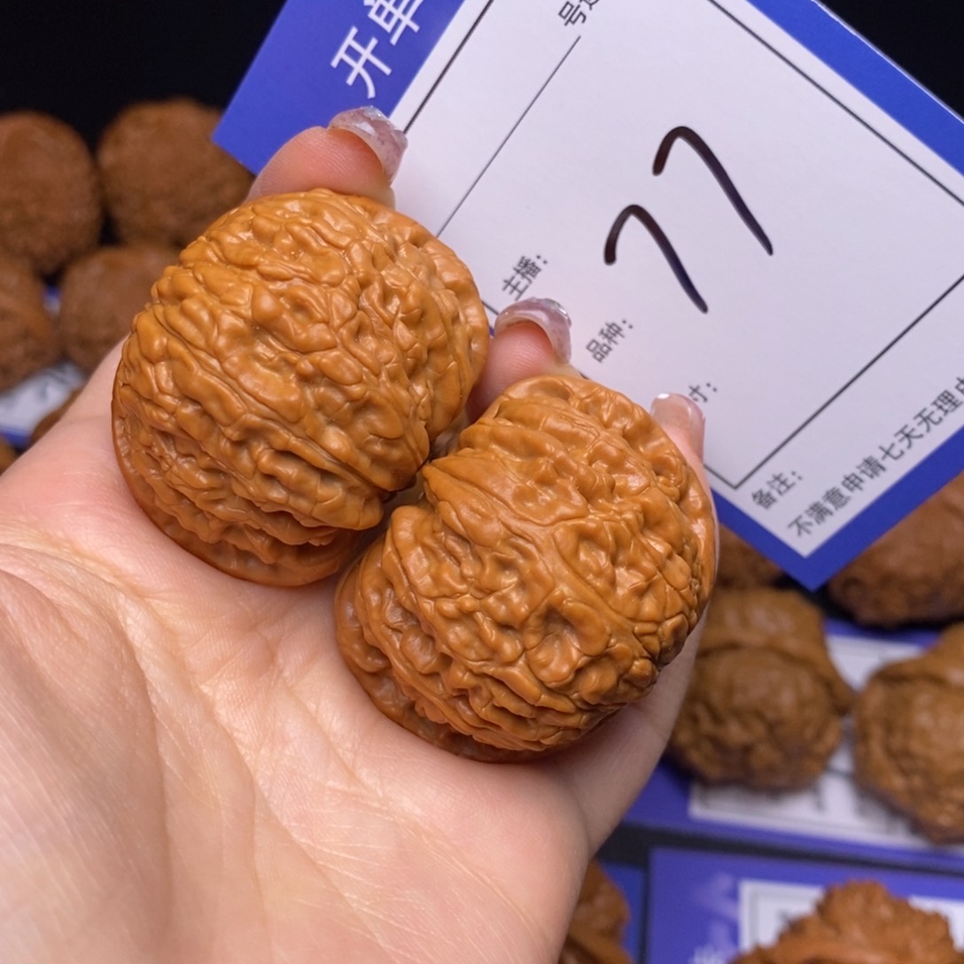 文玩核桃把件4.1白狮子77