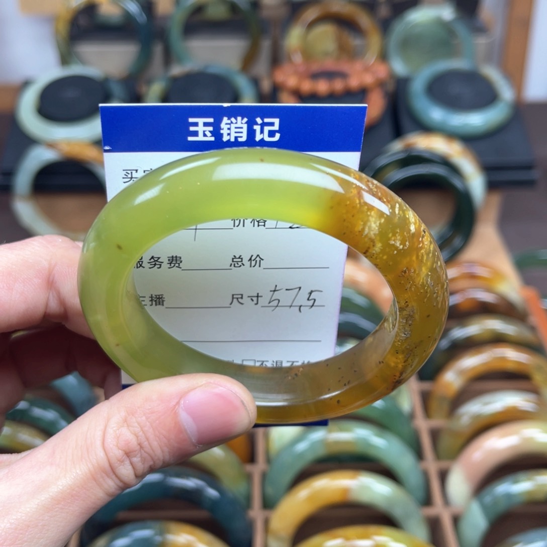 蛇纹石玉手镯未镶嵌曼*罗