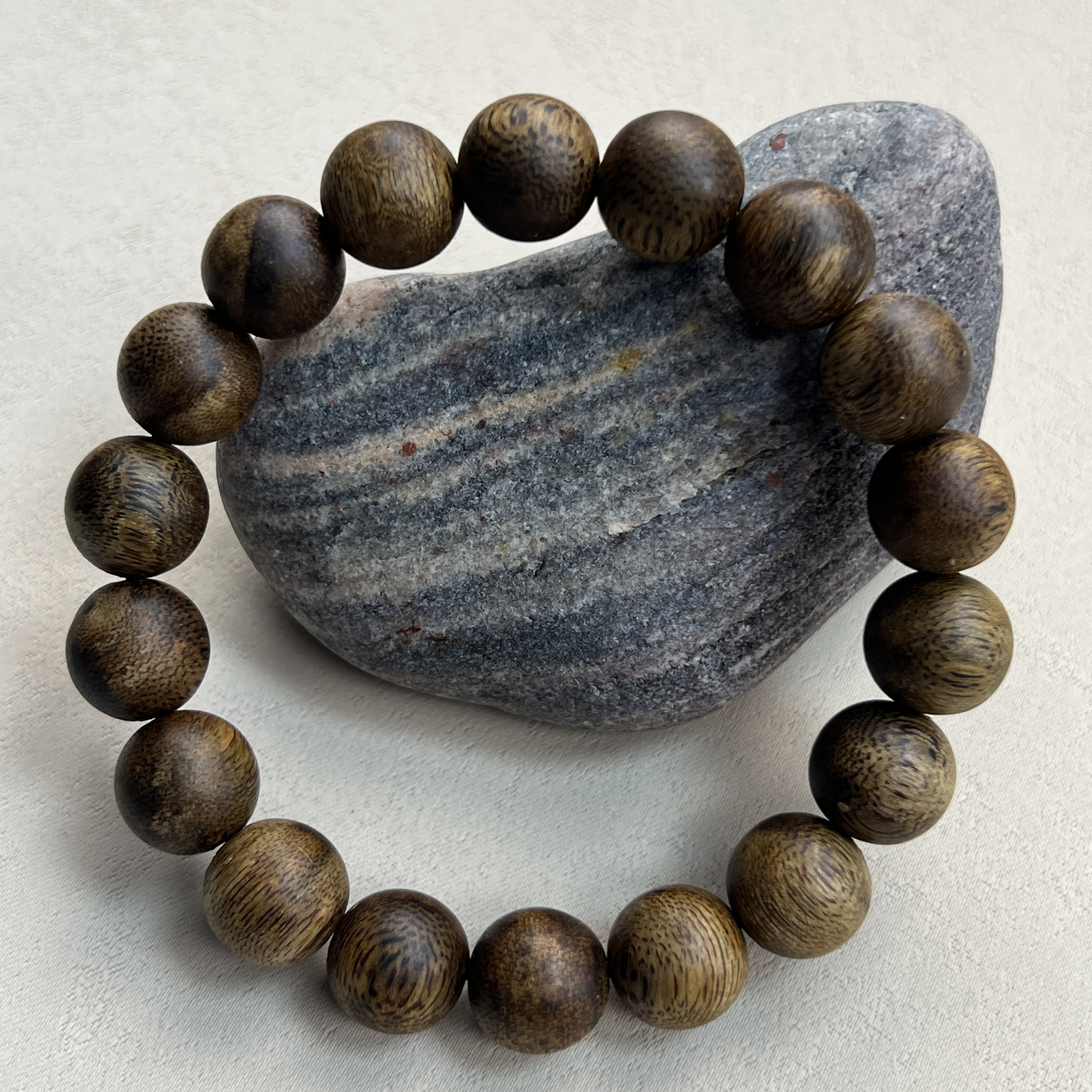 YH-009163老挝虫漏鹧鸪斑老料  沉香1.2单圈约10g