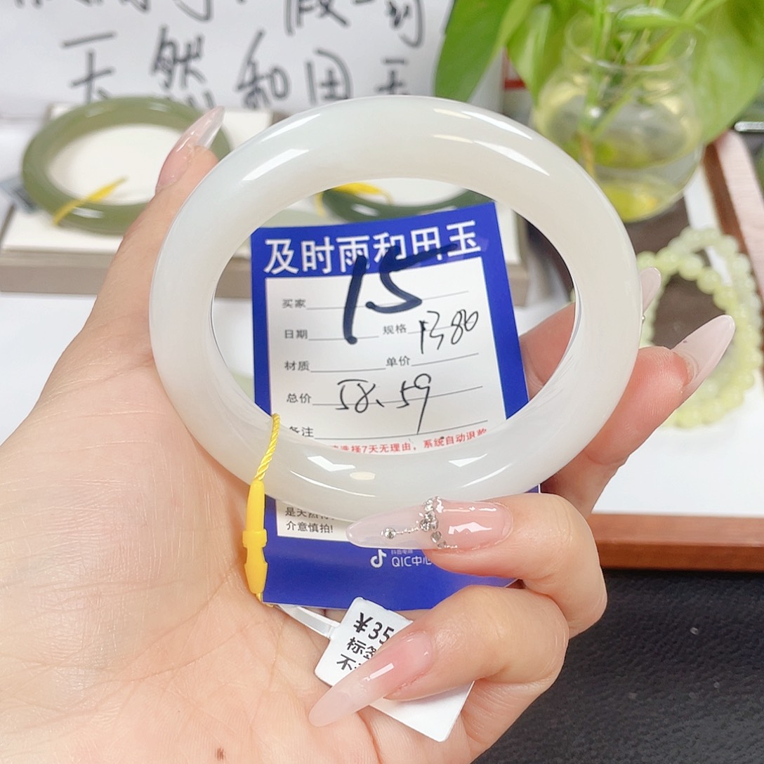 和田玉未镶嵌手镯