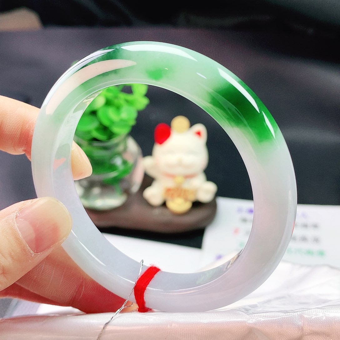 翡翠手镯未镶嵌56圈