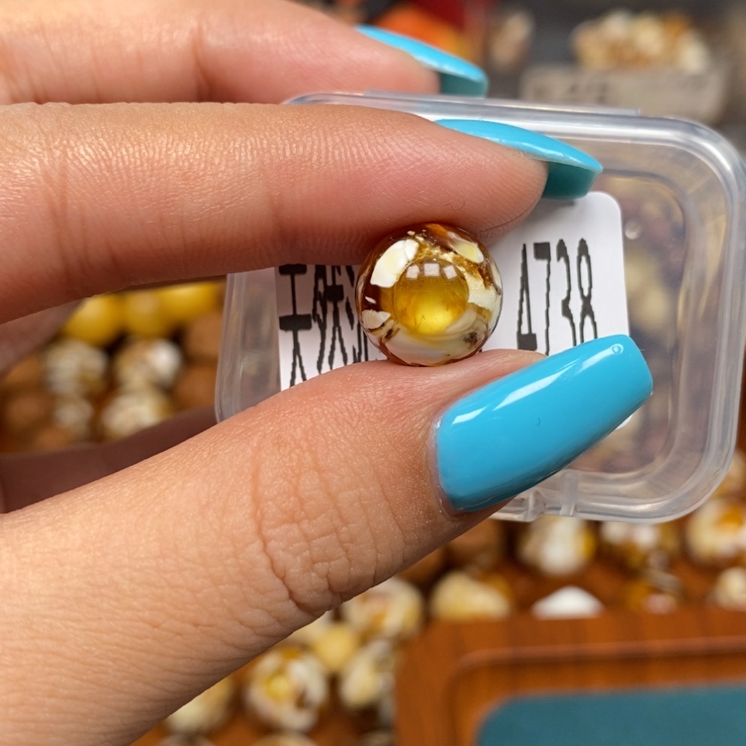 蜜蜡未镶嵌珠宝奇石4738