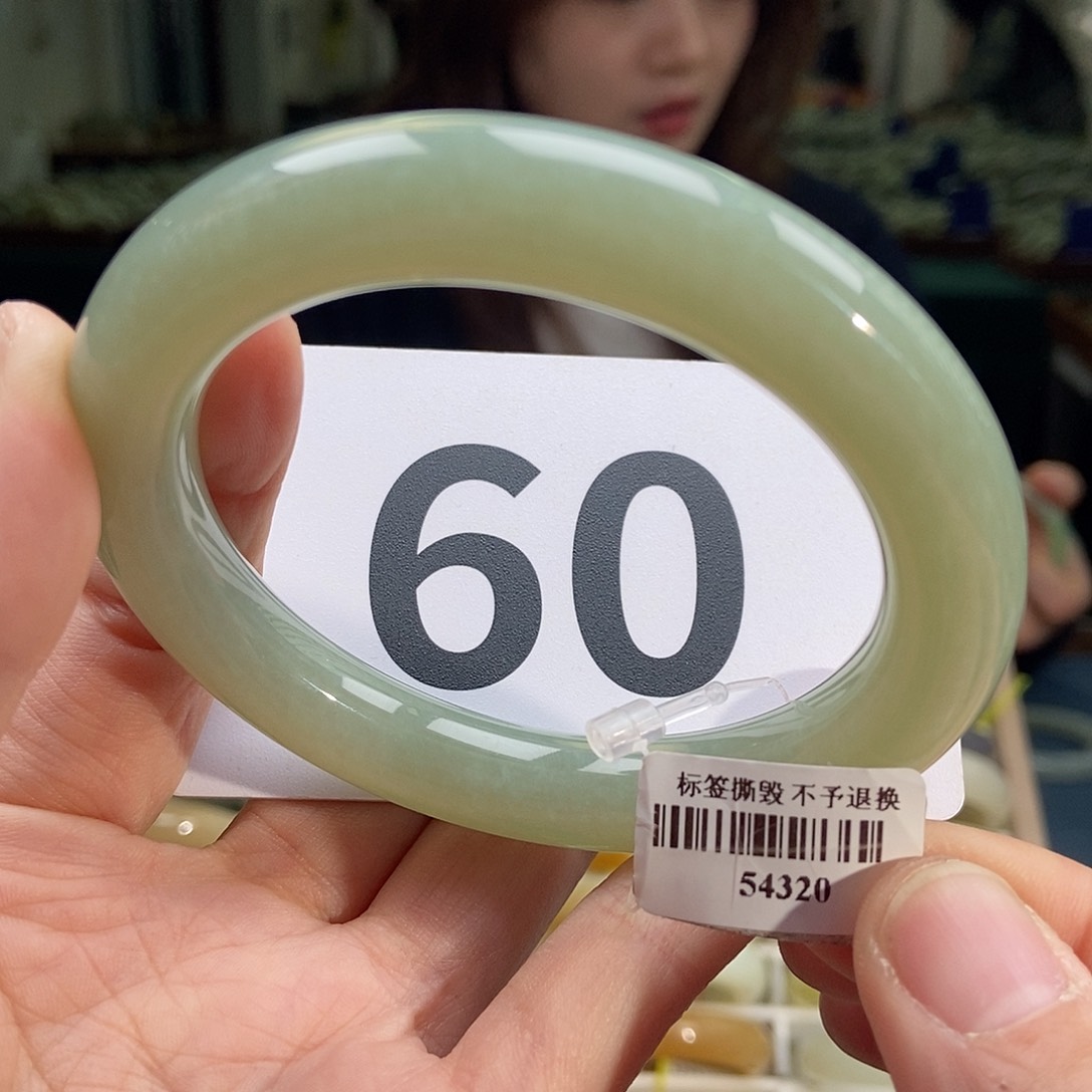 和田玉手镯未镶嵌纹