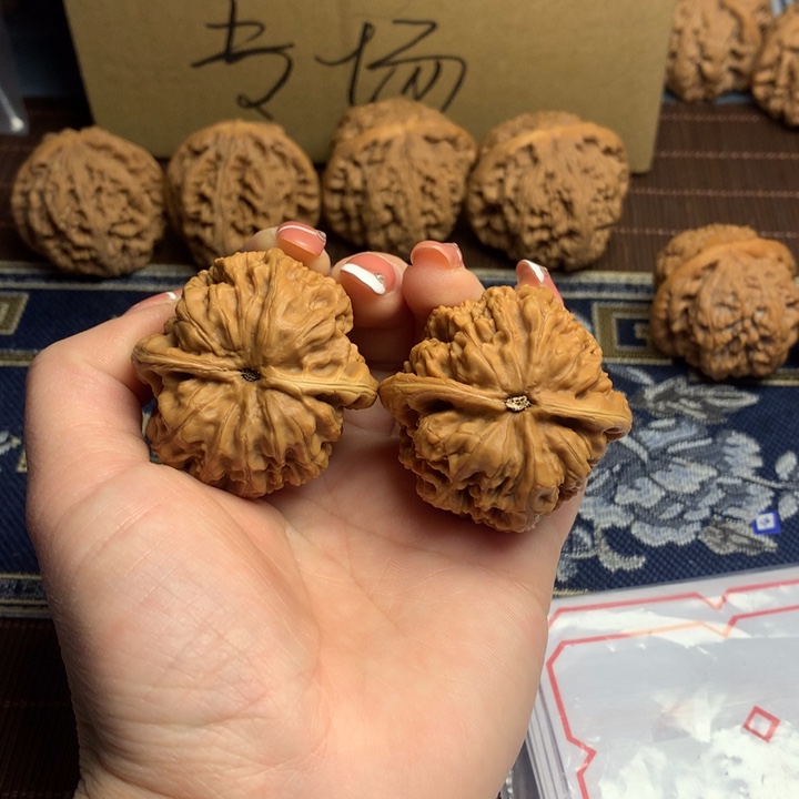 吊坠文玩核桃高**就粗筋