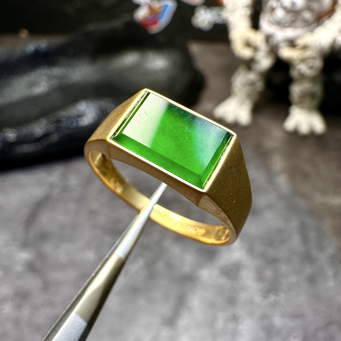 普罗米修斯 Prometheus 阳绿18k金马鞍戒指 金重2.6 天然翡翠A货