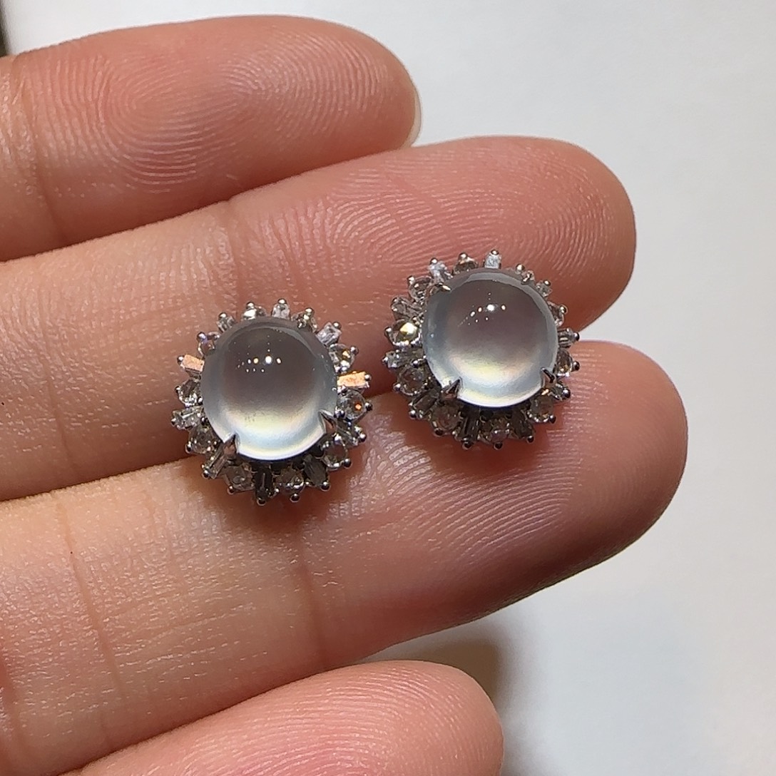 翡翠18K金镶嵌耳钉蛋面