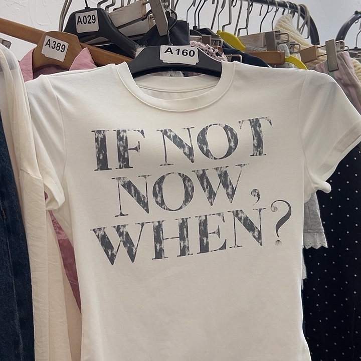 李***？很香 白色紧身弹力字母短袖T