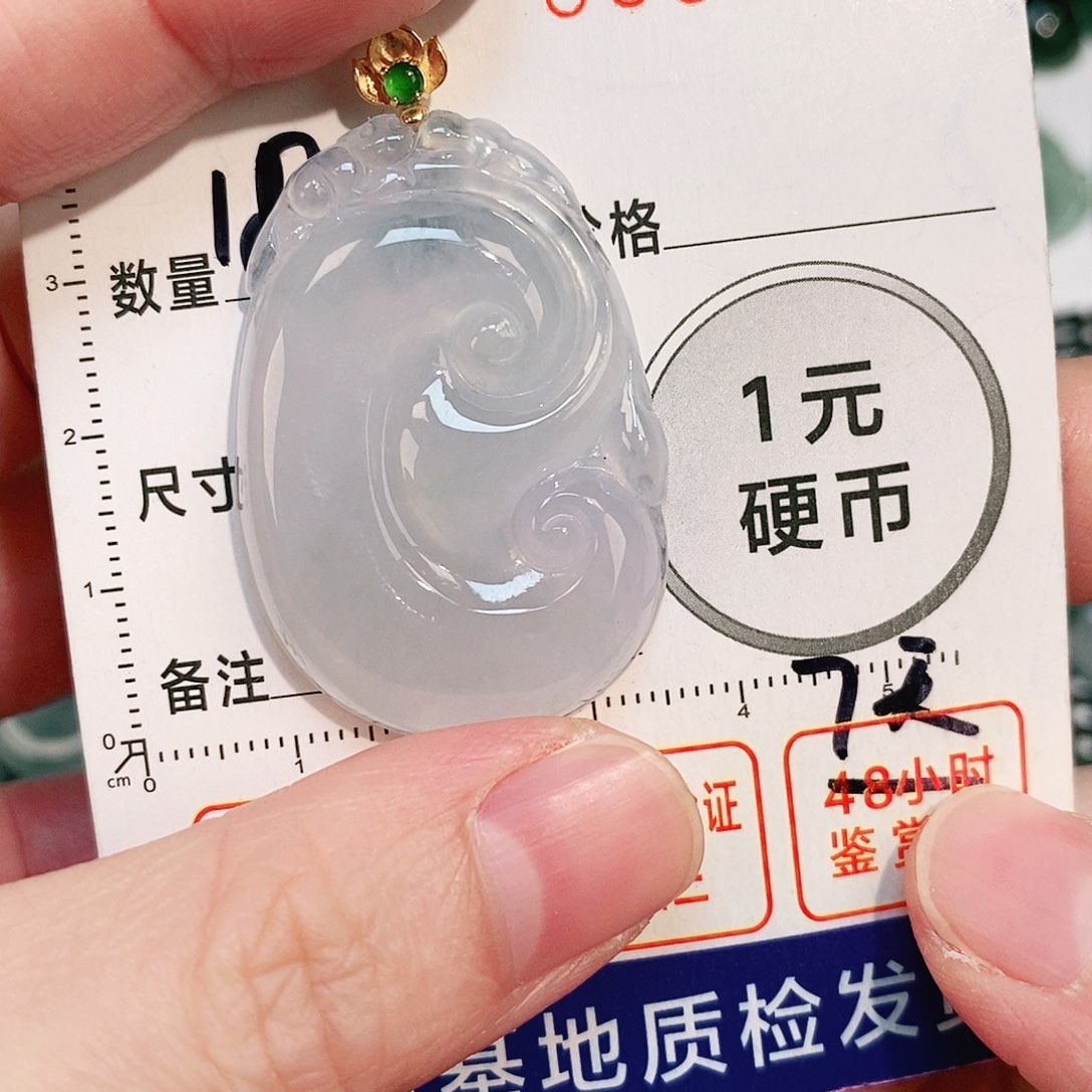 翡翠颈饰18K金镶嵌吊坠