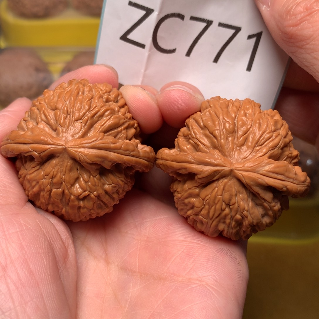 文玩核桃把件红皮球白42